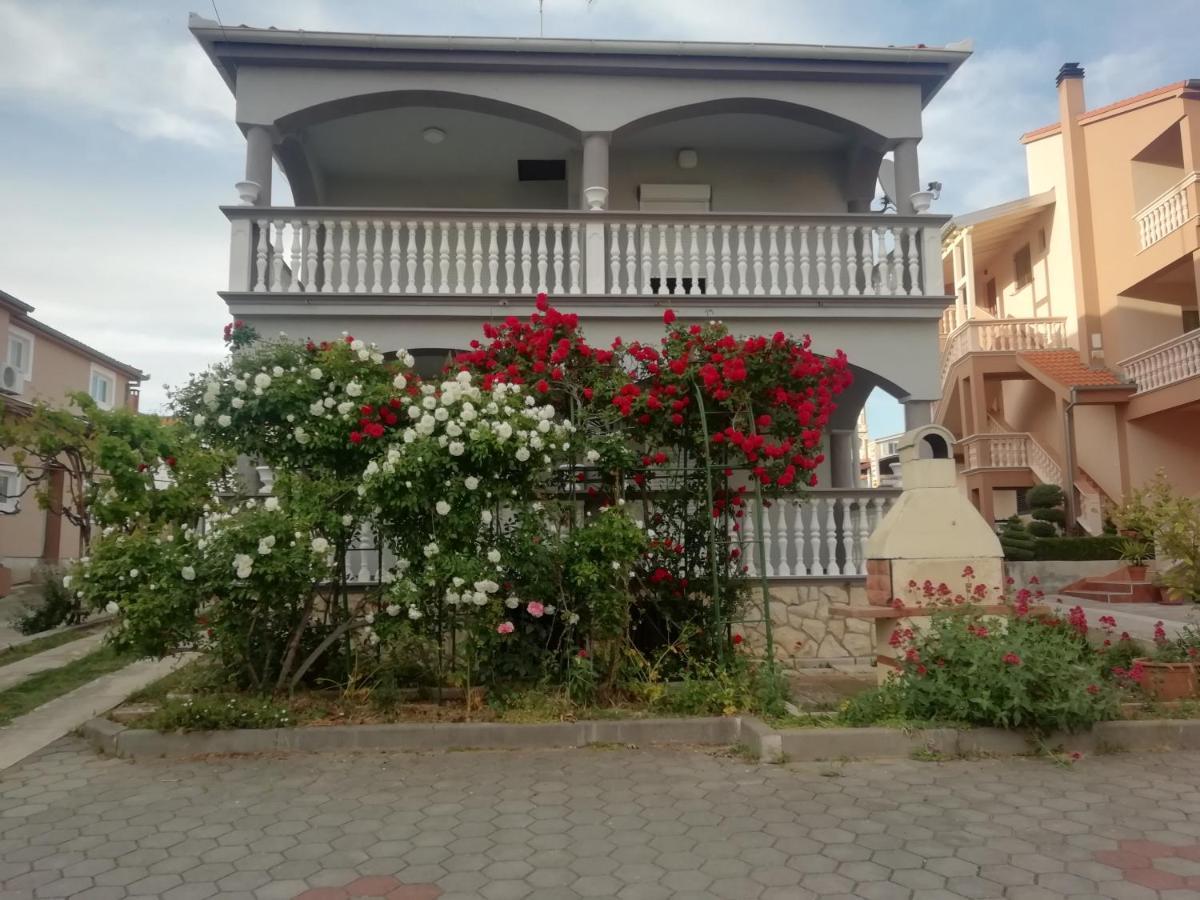Apartmani Kod Rade Pakoštane Exterior foto