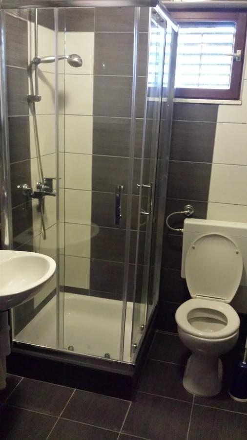 Apartmani Kod Rade Pakoštane Exterior foto